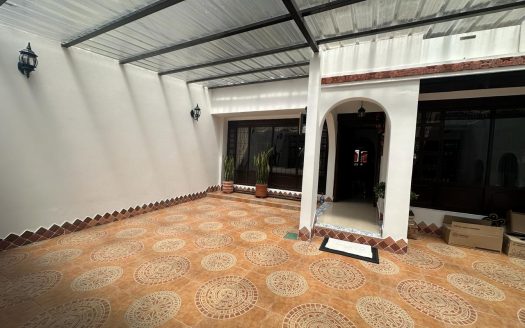 MALIBU VENTA CASA INDEPENDIENTE 250 M2, 2 NIVELES, $1.400.000.000