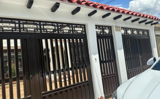 MALIBU VENTA CASA INDEPENDIENTE 250 M2, 2 NIVELES, $1.400.000.000